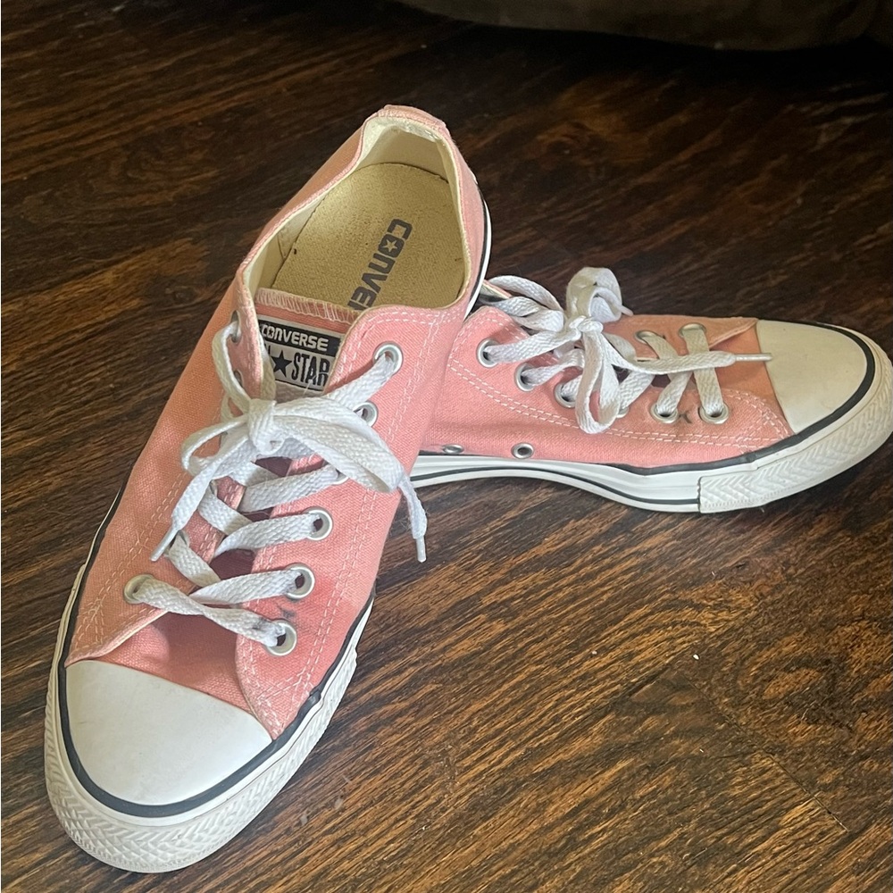 Converse light pink